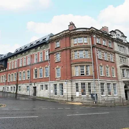 Apt 26, Stylish 1-br With Soothing Green Tones Leeds (West Yorkshire)