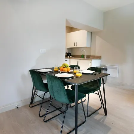 Apt 26, Stylish 1-br With Soothing Green Tones *