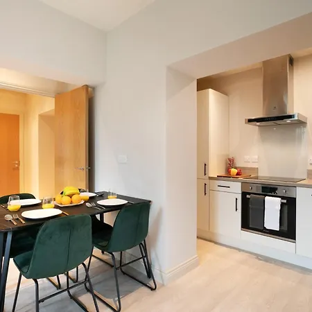 Apartment Apt 26, Stylish 1-br With Soothing Green Tones