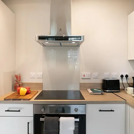 Apartment Apt 26, Stylish 1-br With Soothing Green Tones *