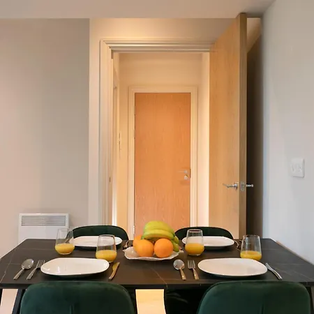 Apt 26, Stylish 1-br With Soothing Green Tones *