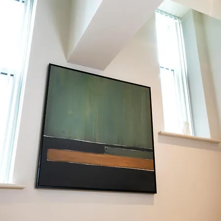 Apt 26, Stylish 1-br With Soothing Green Tones Apartment